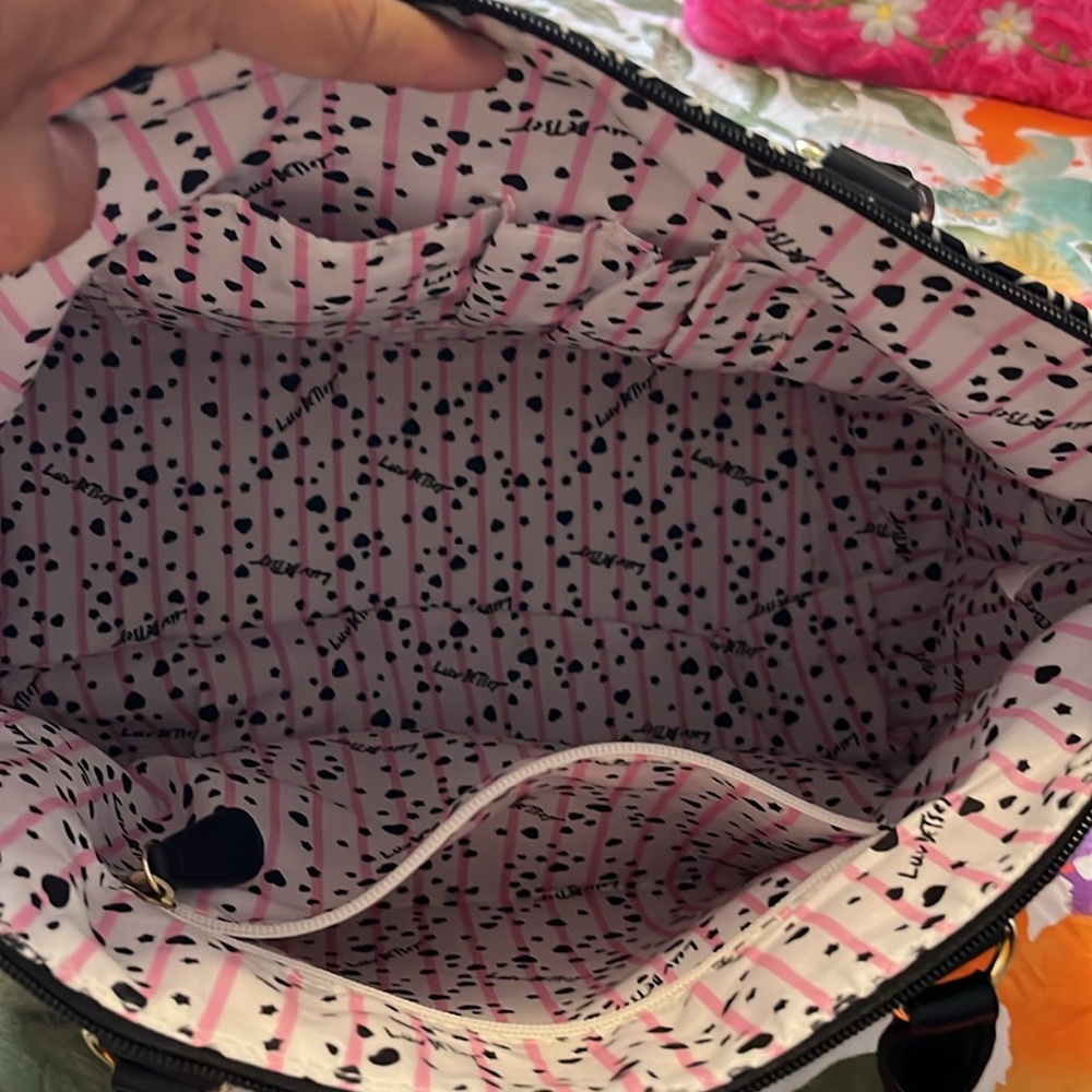 Betsey Johnson LBKAYLEE Satchel. - Picture 5 of 10